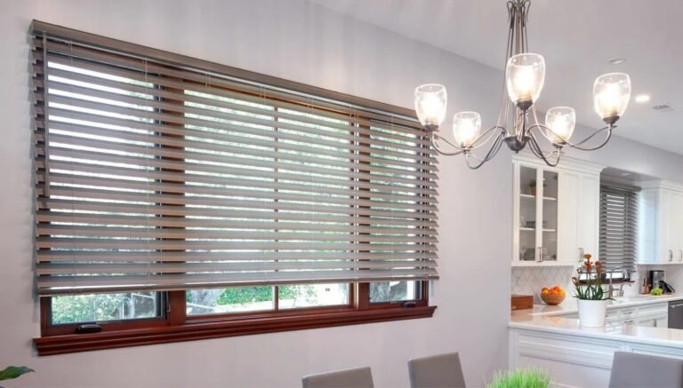 an image of some indoor blinds
